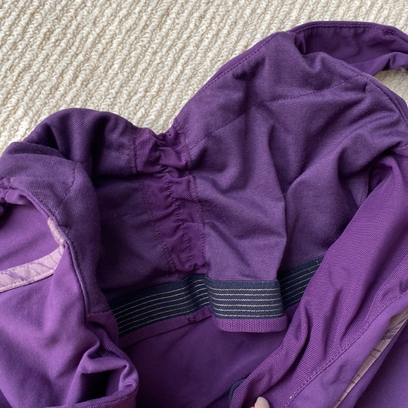 Lulu Lemon purple top with built in bra and mesh detail - Picture 5 of 5